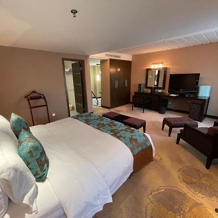 Weiselect Wanghu Hotel 昆明 エクステリア 写真