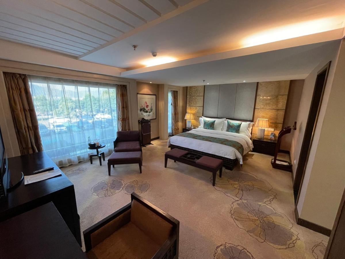 Weiselect Wanghu Hotel 昆明 エクステリア 写真