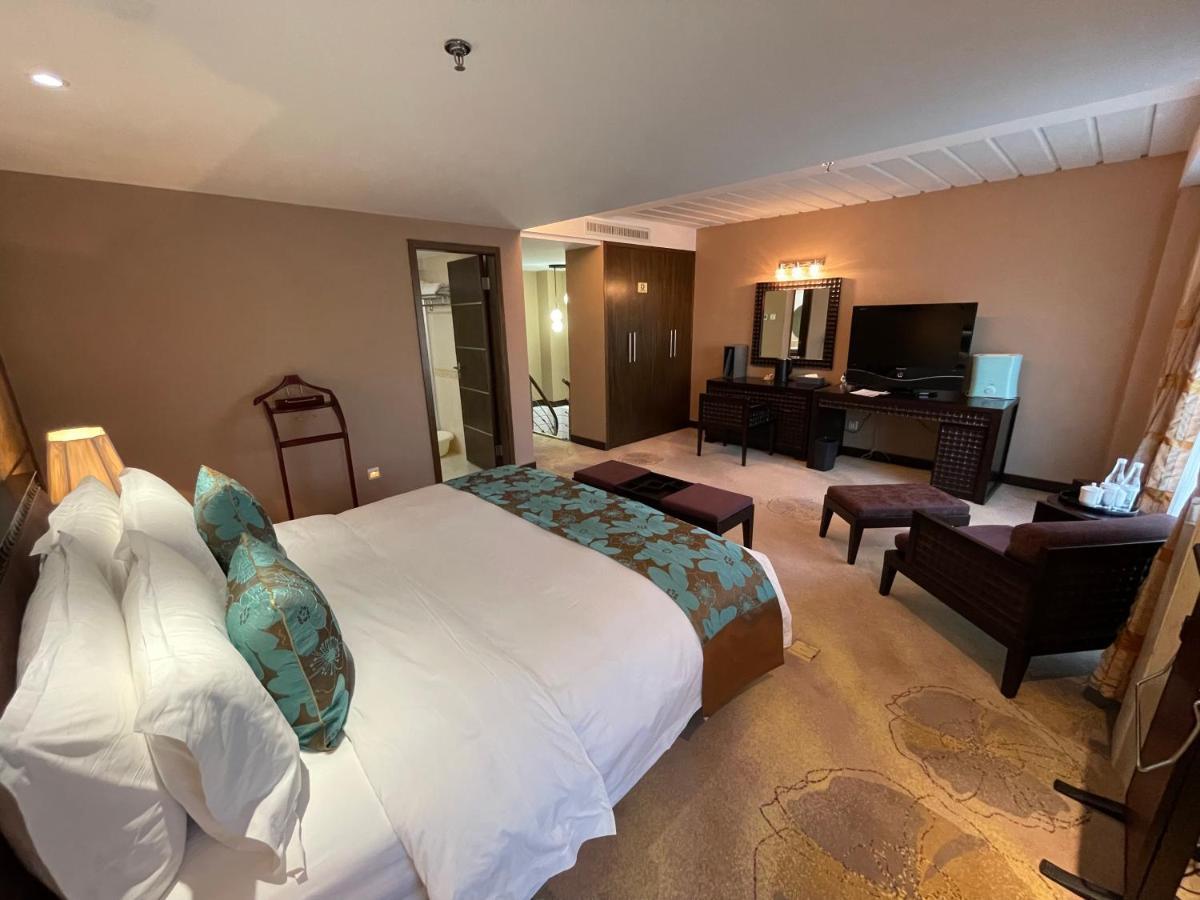 Weiselect Wanghu Hotel 昆明 エクステリア 写真