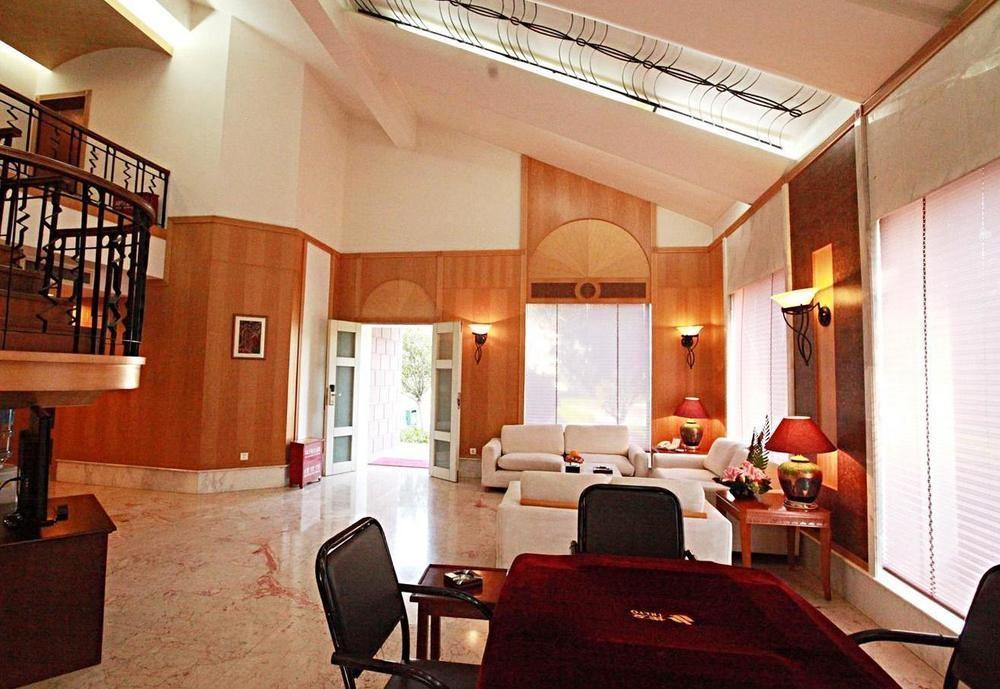 Weiselect Wanghu Hotel 昆明 エクステリア 写真